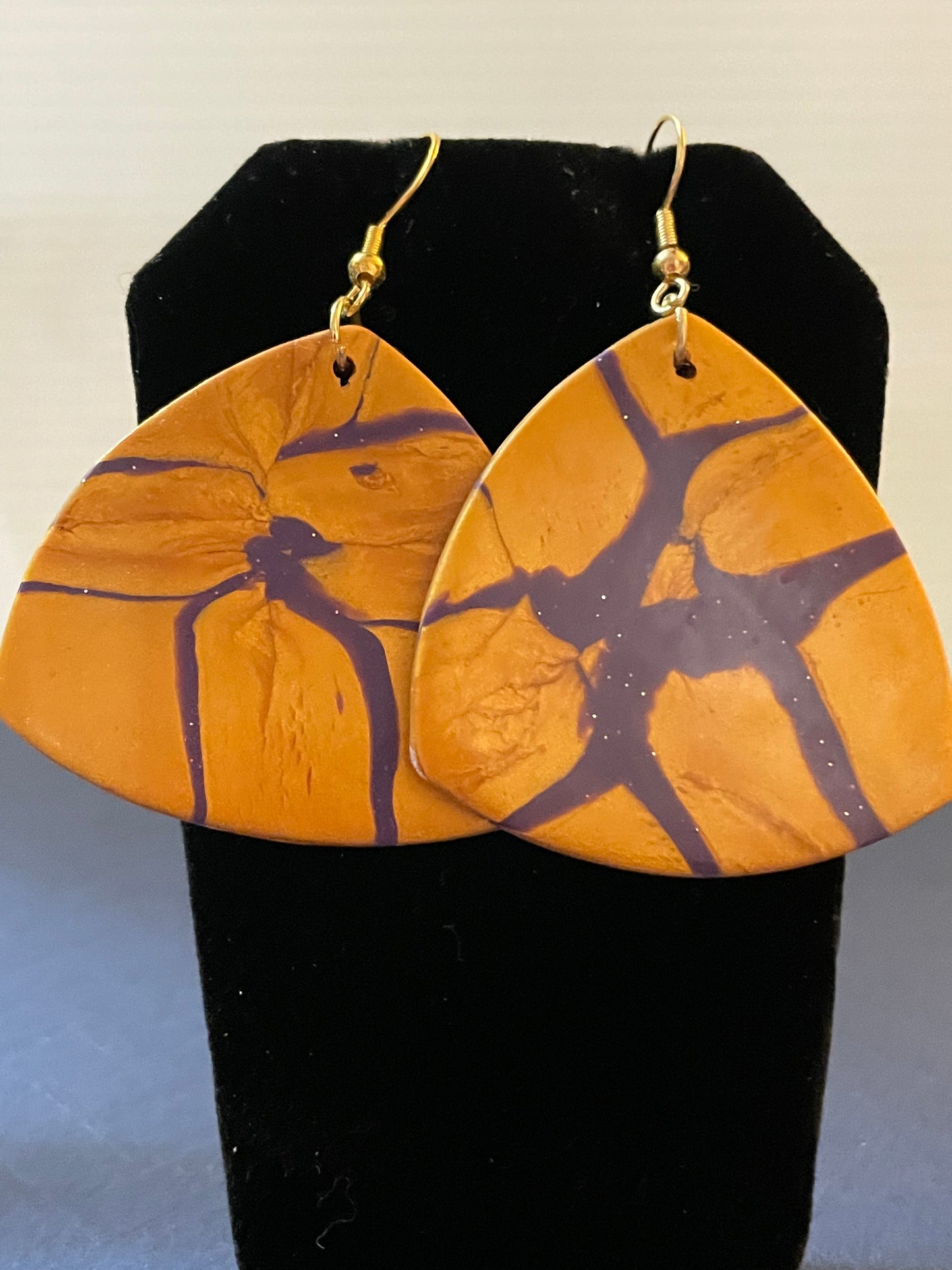 Purple veining on Gold