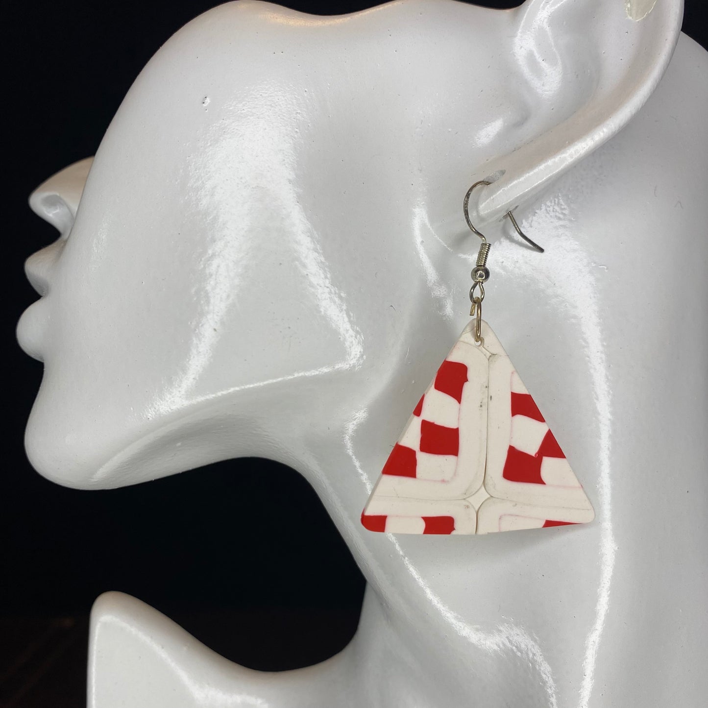 Featherweight Series - Red and white checkered circle earrings