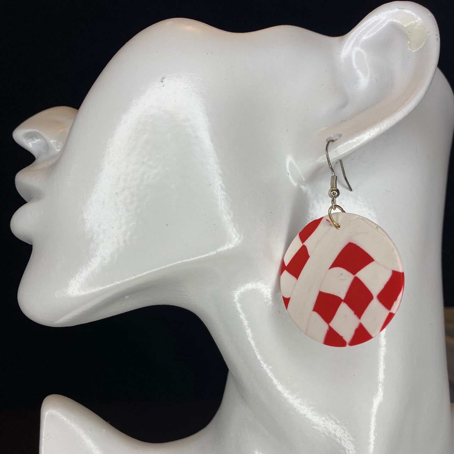 Featherweight Series - Red and white checkered circle earrings
